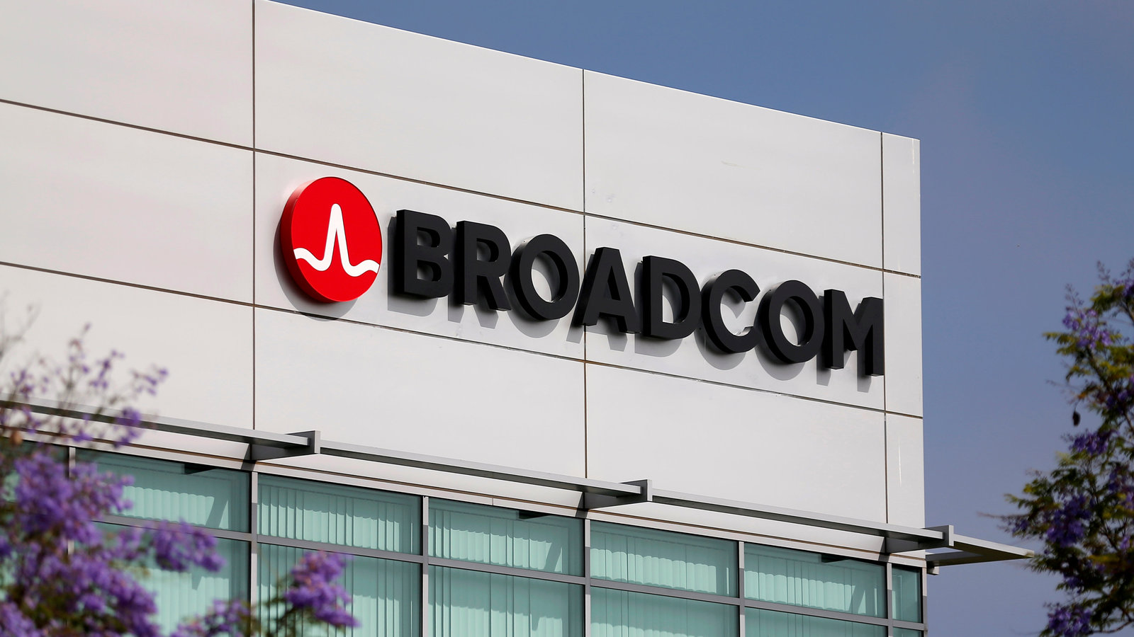 Broadcom’s Valuation Surge: Unpacking the VMware Acquisition and AI Leadership